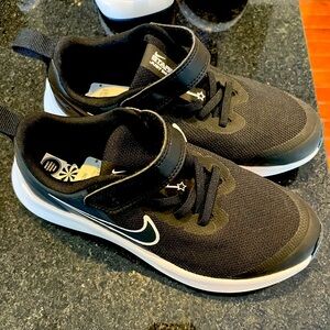 Kids Nike shoes. Size 1.5